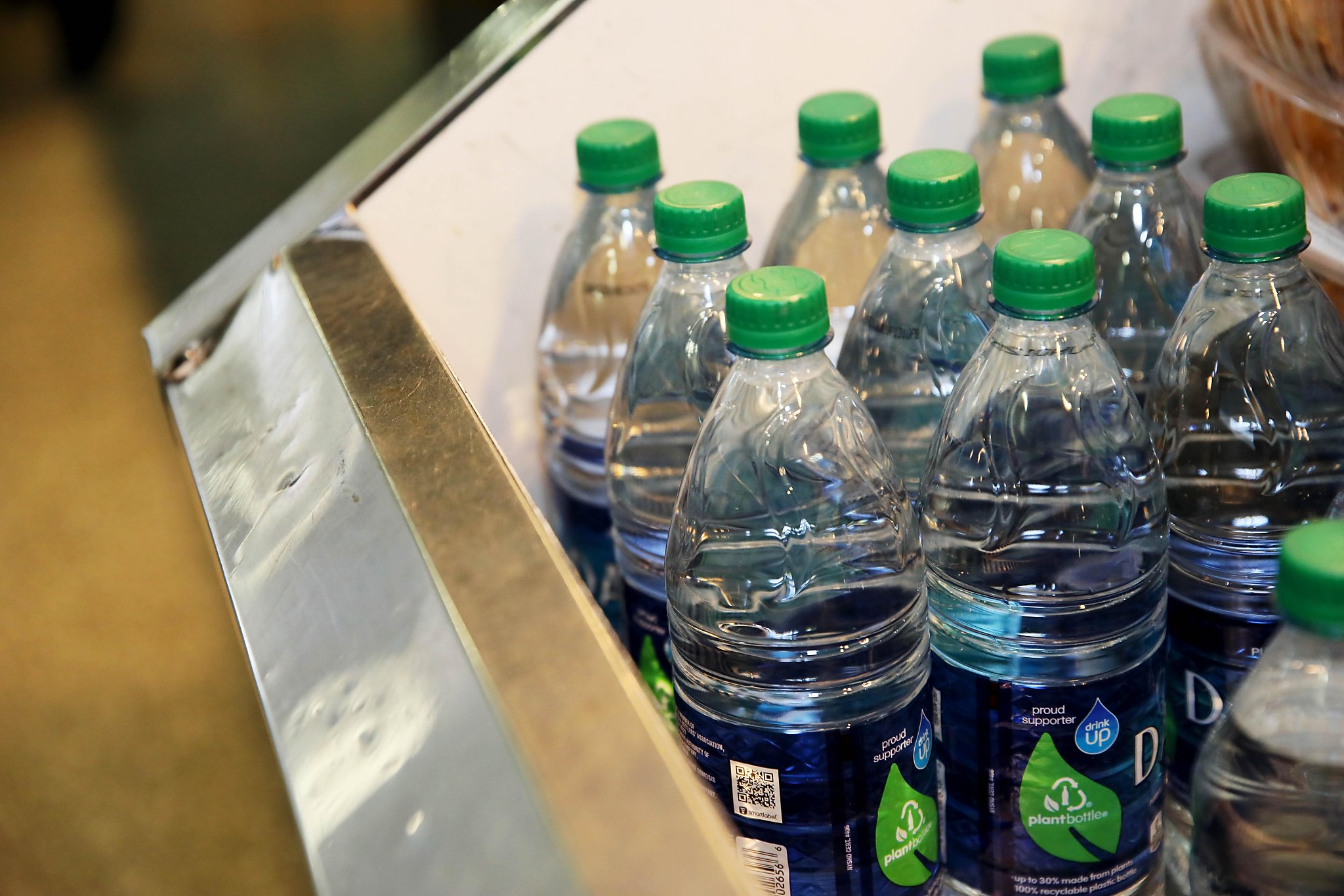 San Francisco International (SFO) airport bans plastic water