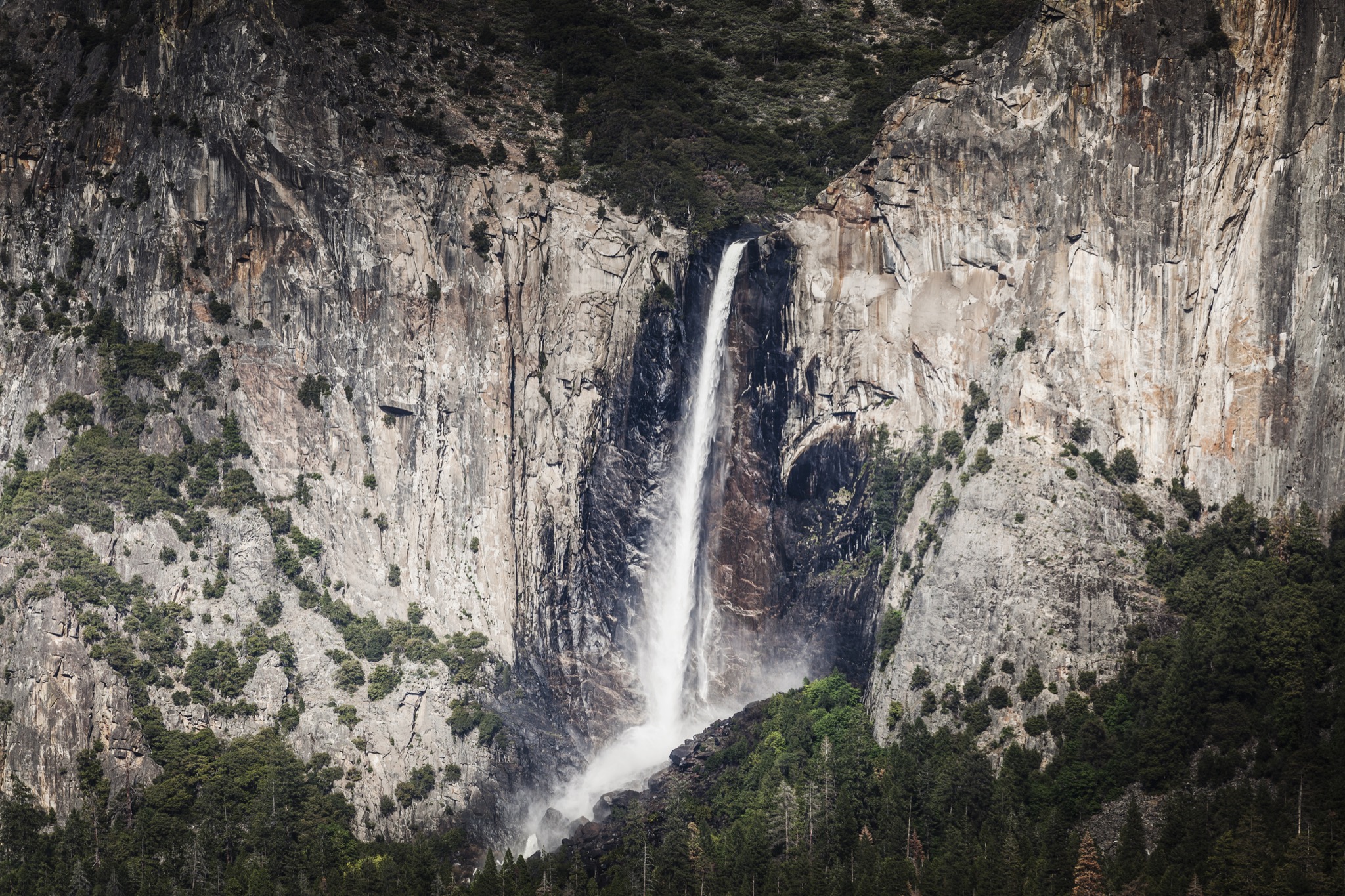 Tourist who slipped on rocks below Yosemite's Bridalveil Fall dies of