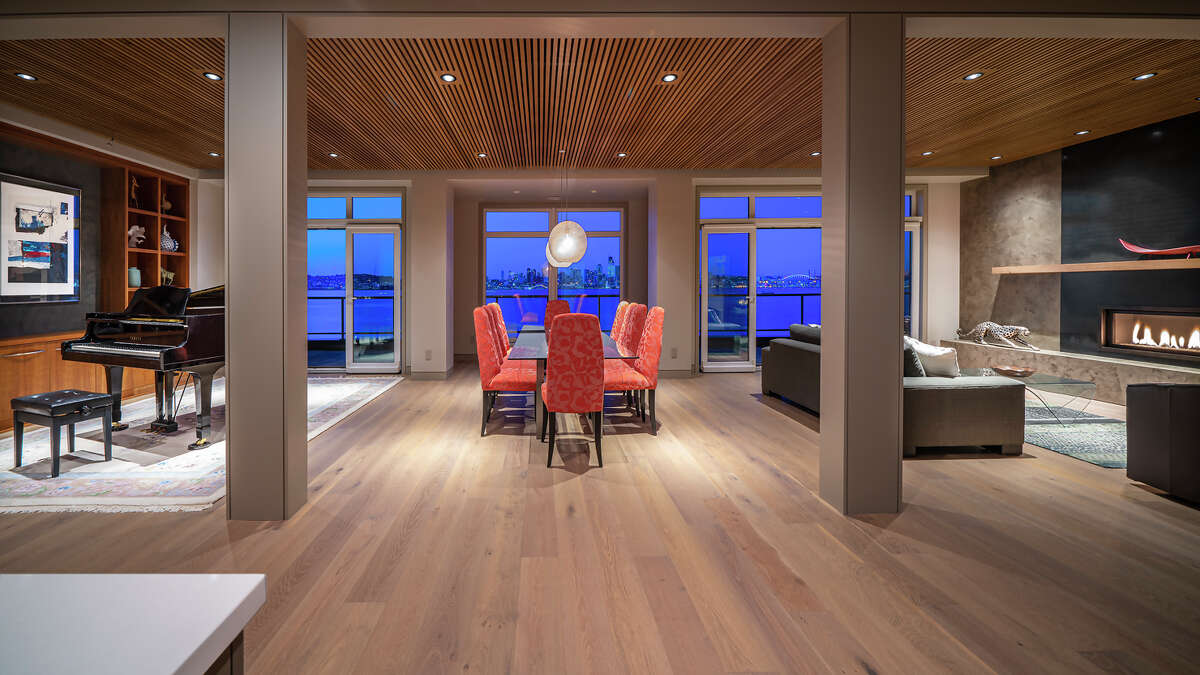 Waterfront Alki Beach condo offers 3.295M view