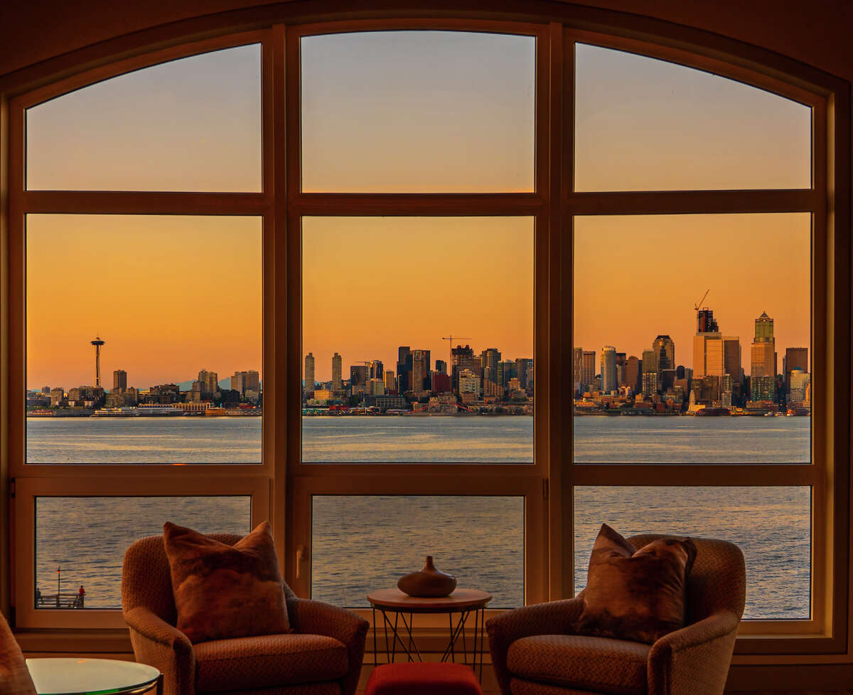 Waterfront Alki Beach condo offers 3.295M view