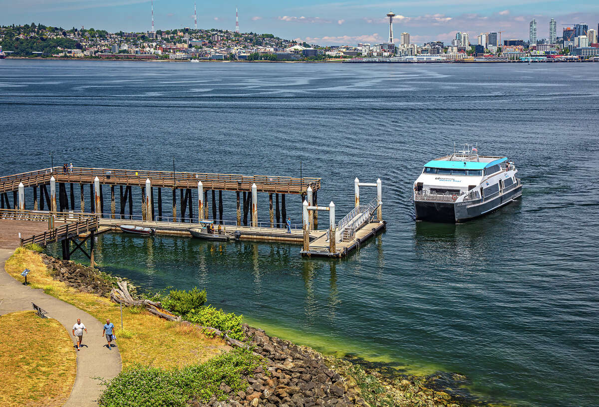 Waterfront Alki Beach condo offers 3.295M view