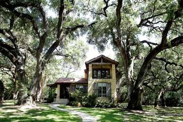 Inside Houston Oaks The Most Texas Members Only Club You Ve Never