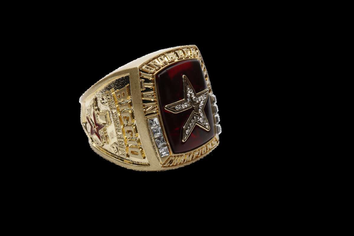 Astros Give Former Slugger World Series Ring