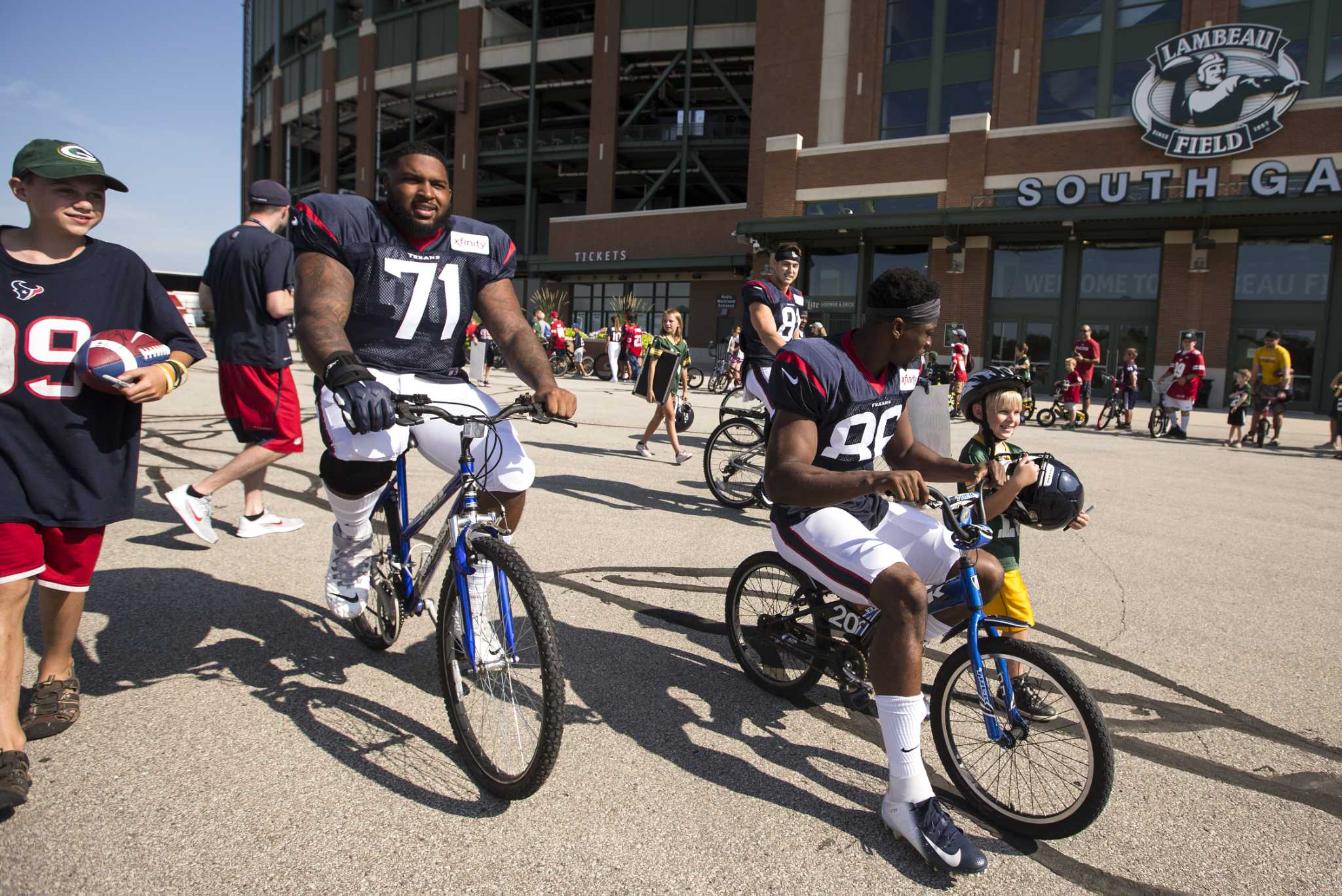 Texans to join Packers in Lambeau kids bike tradition