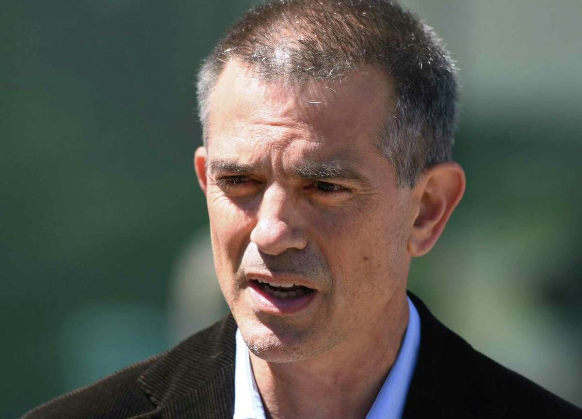 Fotis Dulos contacted the estranged wife of his former attorney, Kent Douglas Mawhinney, several times in May in an effort to patch up the couple’s marriage, the woman told police, according to an arrest warrant.