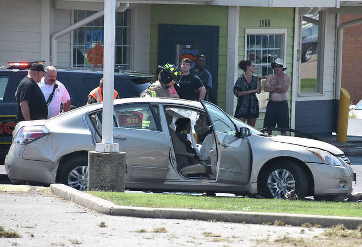 Multivehicle Troy Road crash results in injury