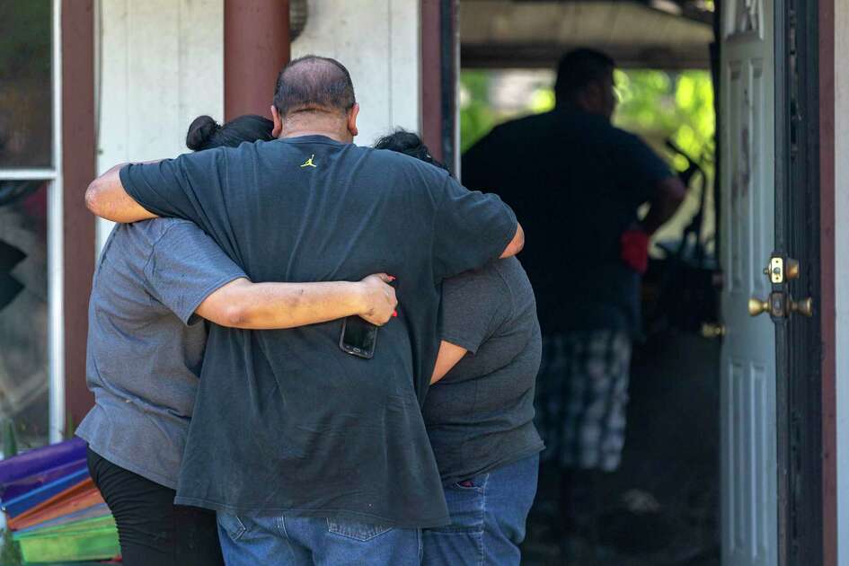 San Antonio Family, Neighbors Mourn At Slain Mother’s House After ...