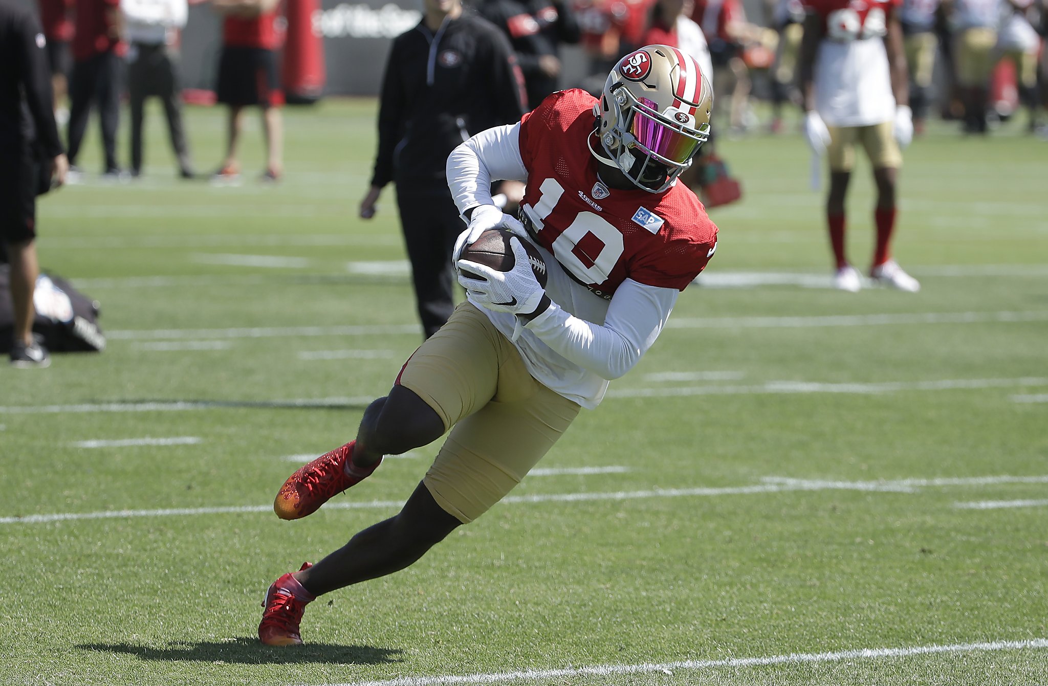 Las Vegas, Nevada, USA. 5th Feb, 2022. San Francisco 49ers wide receiver  Deebo Samuel (19) during the NFC Pro Bowl Practice at Las Vegas Ballpark in  Las Vegas, Nevada. Darren Lee/CSM/Alamy Live