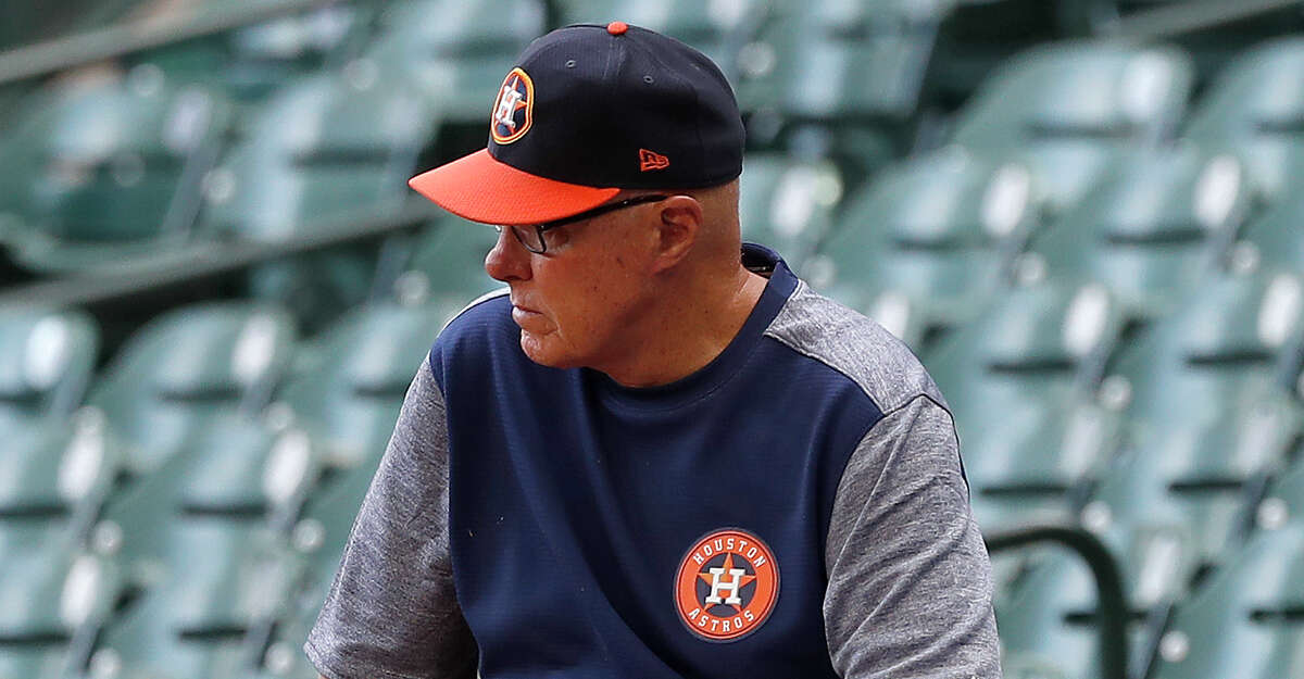 Astros' Brent Strom to continue recovery through at least next 2 series