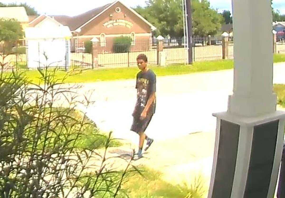 Bizarre video shows man calmly throwing brick through Houston homeowner