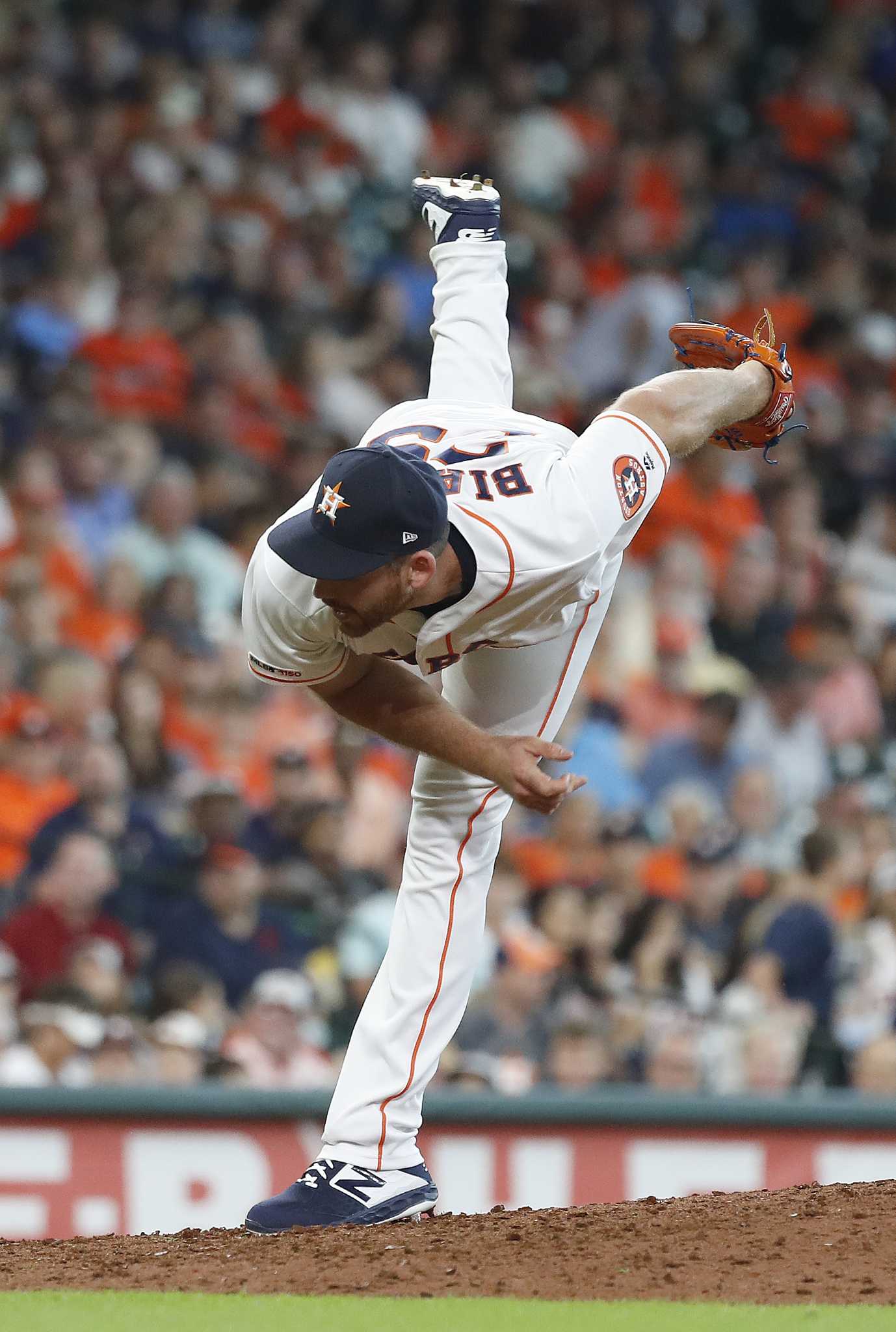 Yuli Gurriel explodes for 8 RBIs as Astros romp past Rockies