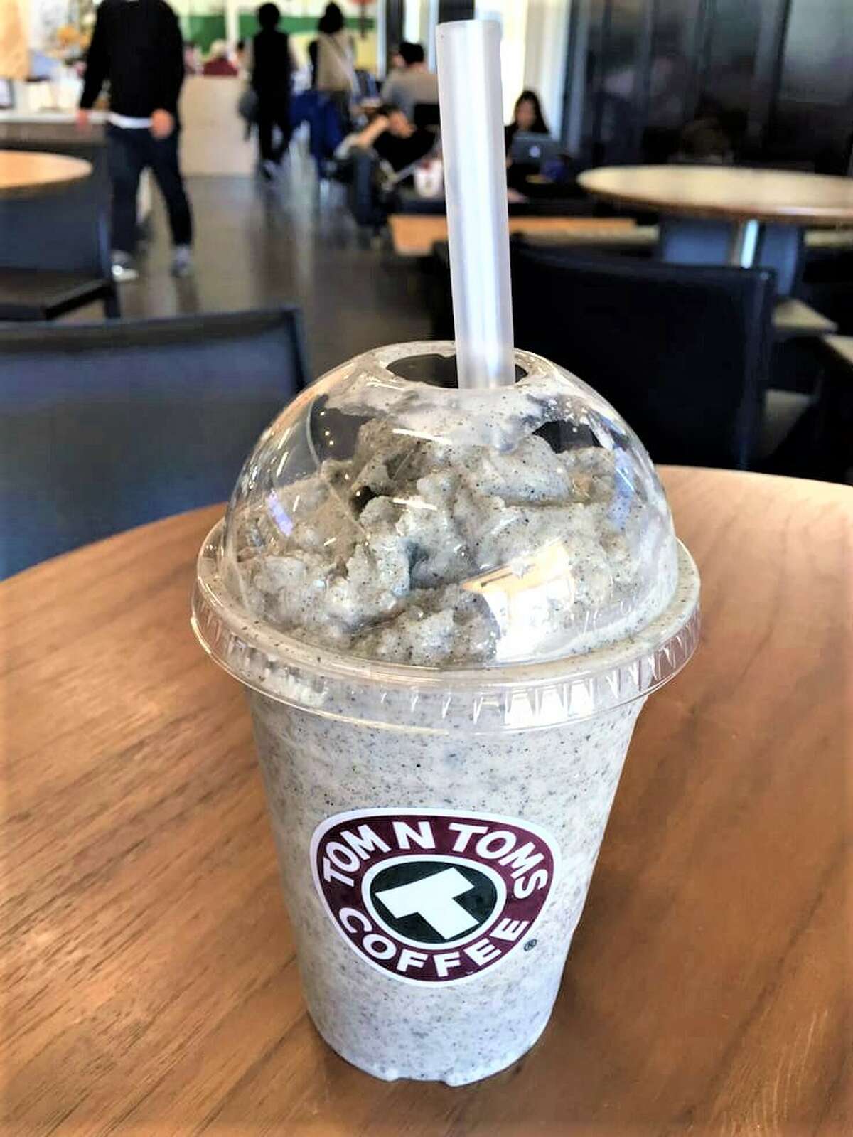 Tom N Toms, a Korean coffee shop with famous pretzels, coming to