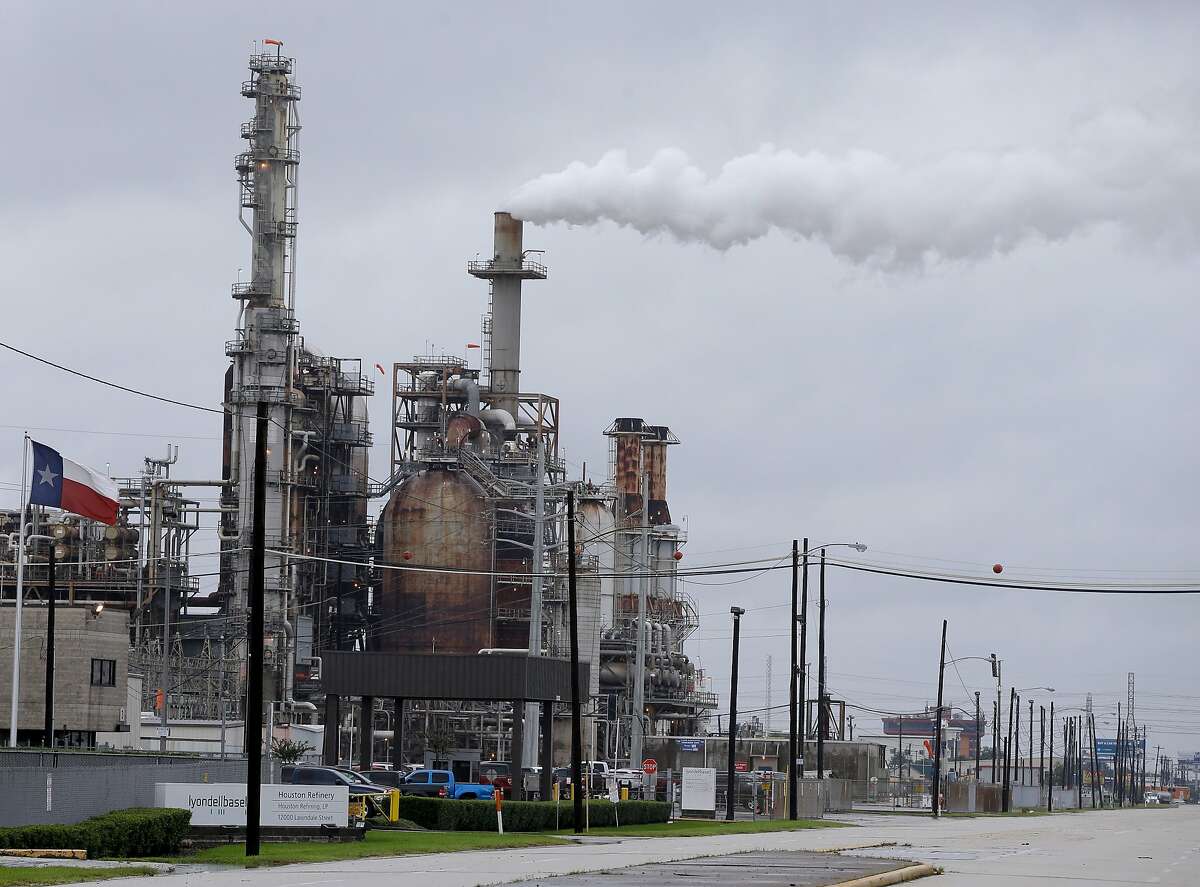 Lyondell Basell Houston Refinery, 12000 Lawndale St., is shown Tuesday, August 29, 2017 in Houston. Several plants shut down due to Hurricane Harvey. ( Melissa Phillip / Houston Chronicle)