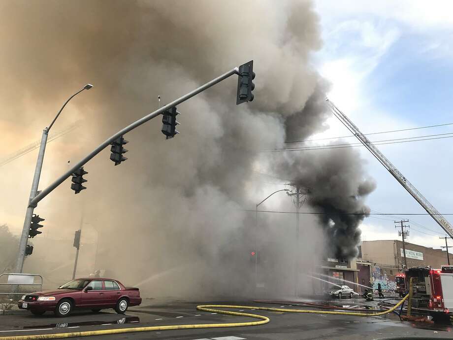 Oakland Warehouse Fire Visible From 880 Creating Traffic Delays Laredo Morning Times