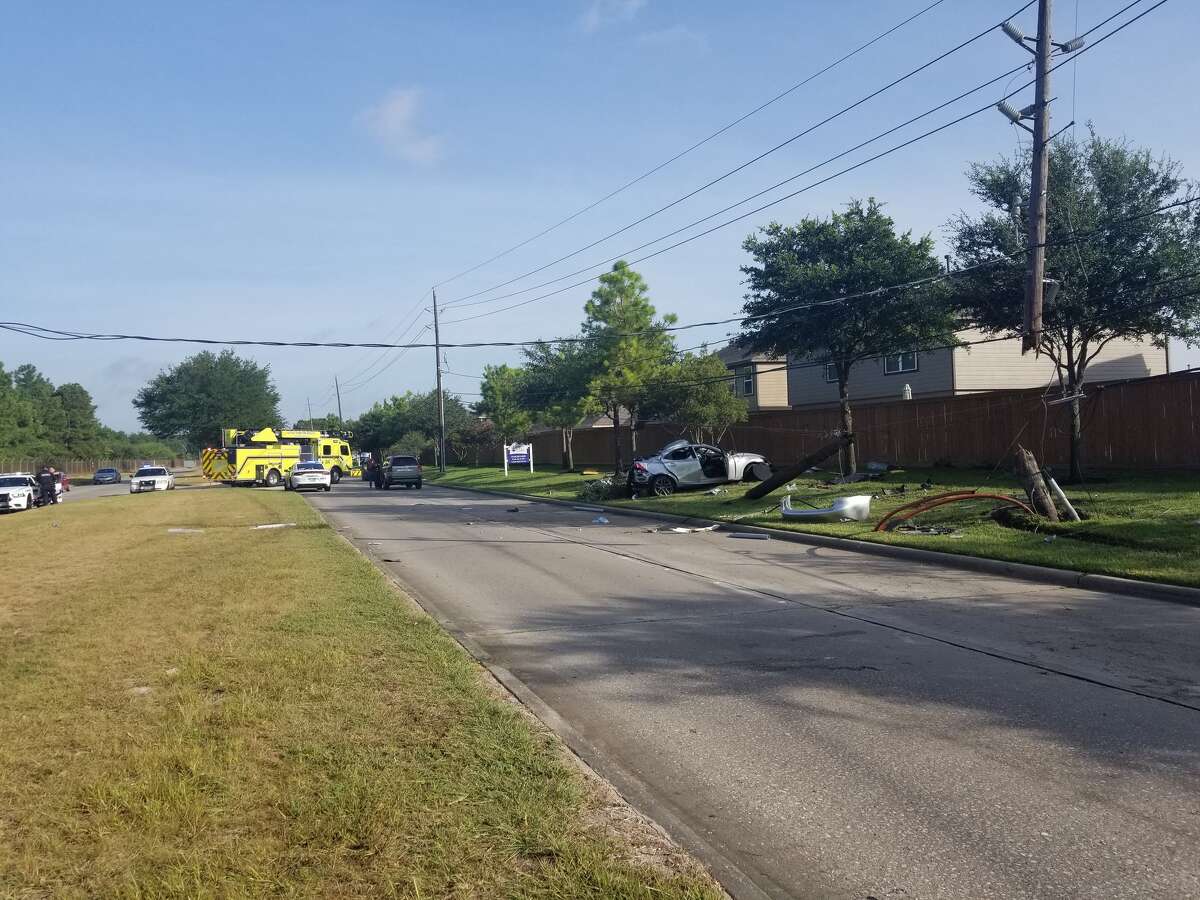 Deadly crash involving stolen car closes Kuykendahl north of Houston