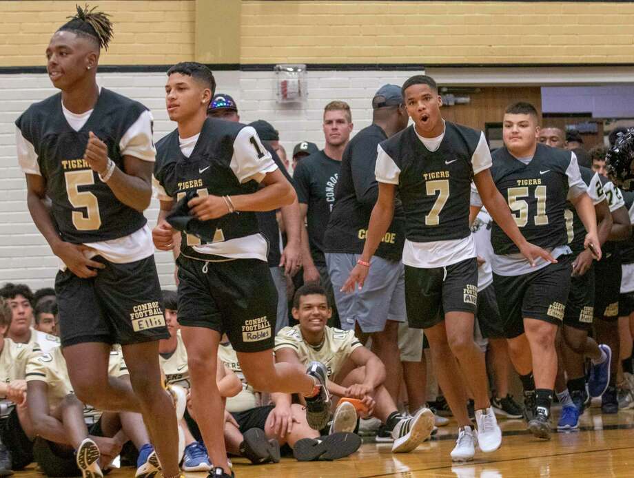 Football Meet The Tigers Puts Focus On Community The Courier