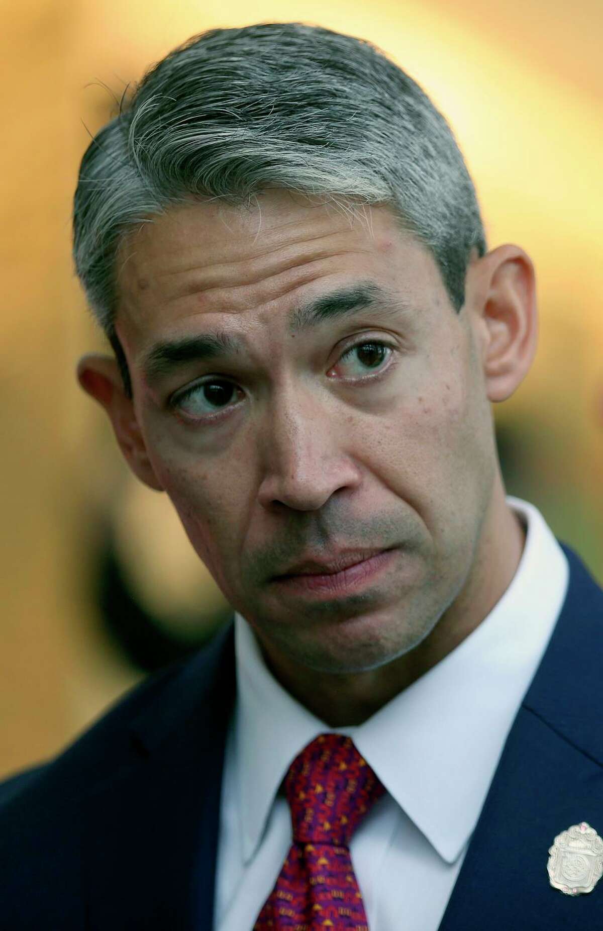 san-antonio-mayor-ron-nirenberg-calls-for-end-to-bonuses-for-utility-chiefs