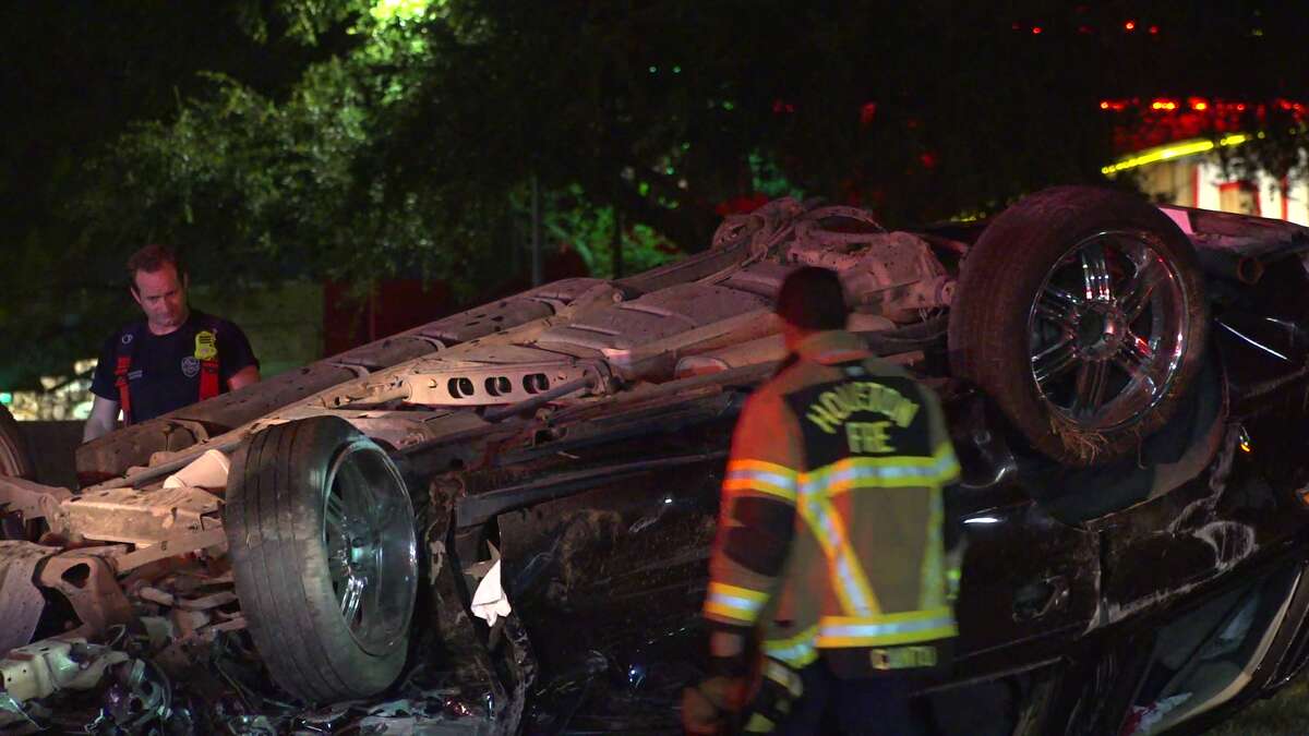 Three people killed after SUV slams into pickup off SW Freeway