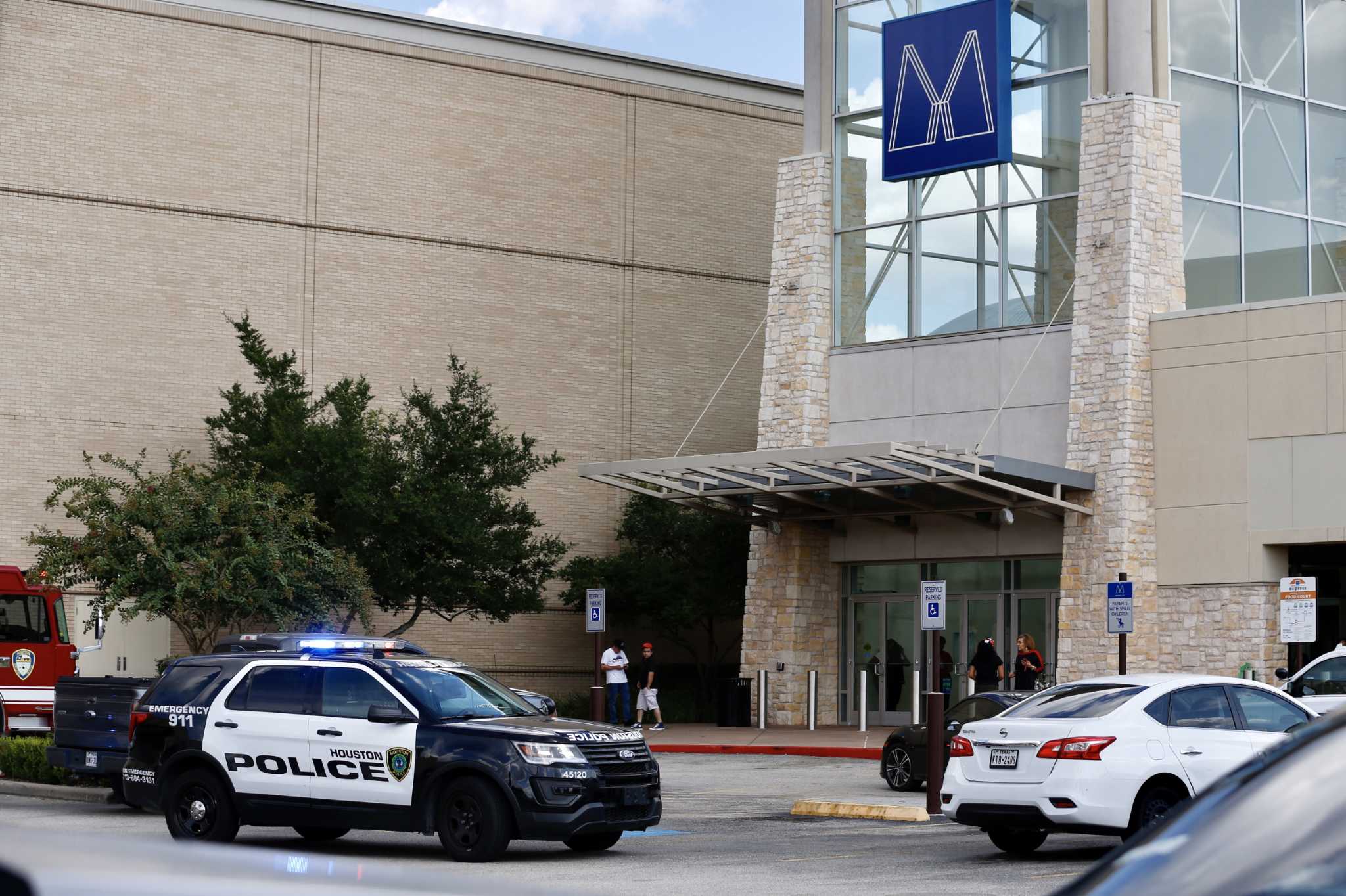 Masked Man Sparks Hysteria At Memorial City Mall Houston Chronicle