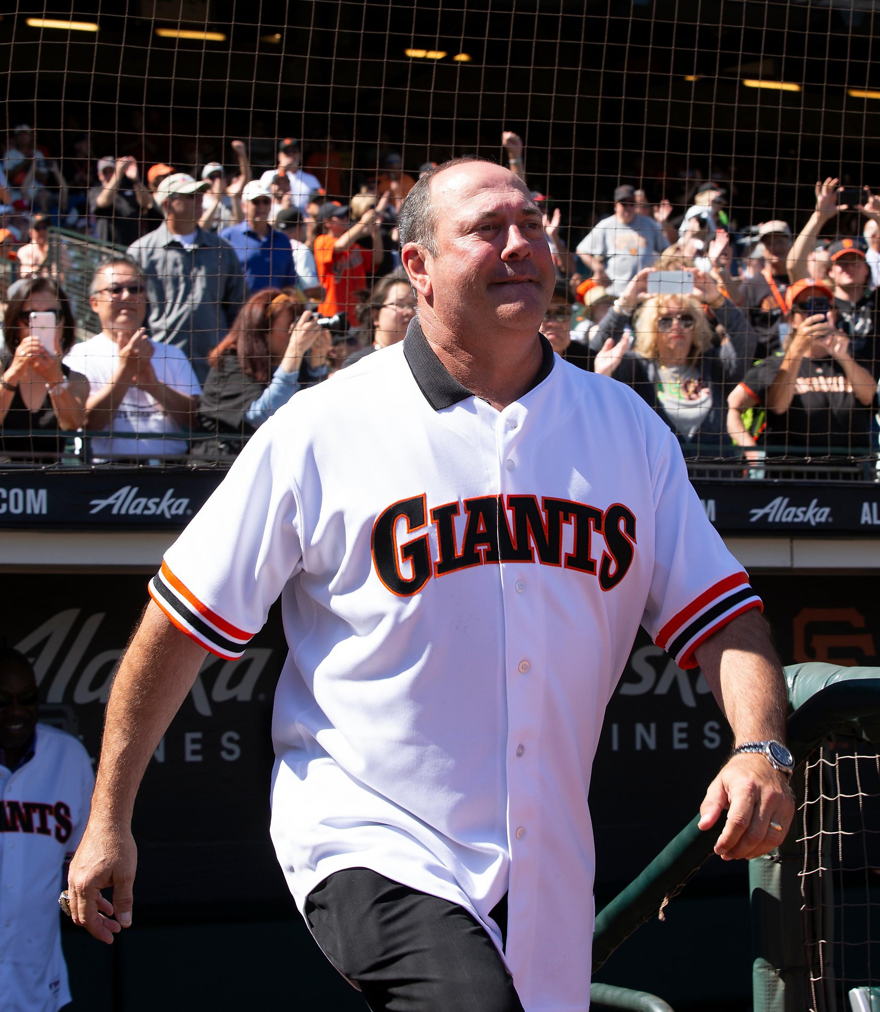 Giants surprise fans during ceremony: Team to retire Will Clark's