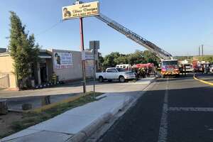 100 S.A. firefighters responded to shopping center fire