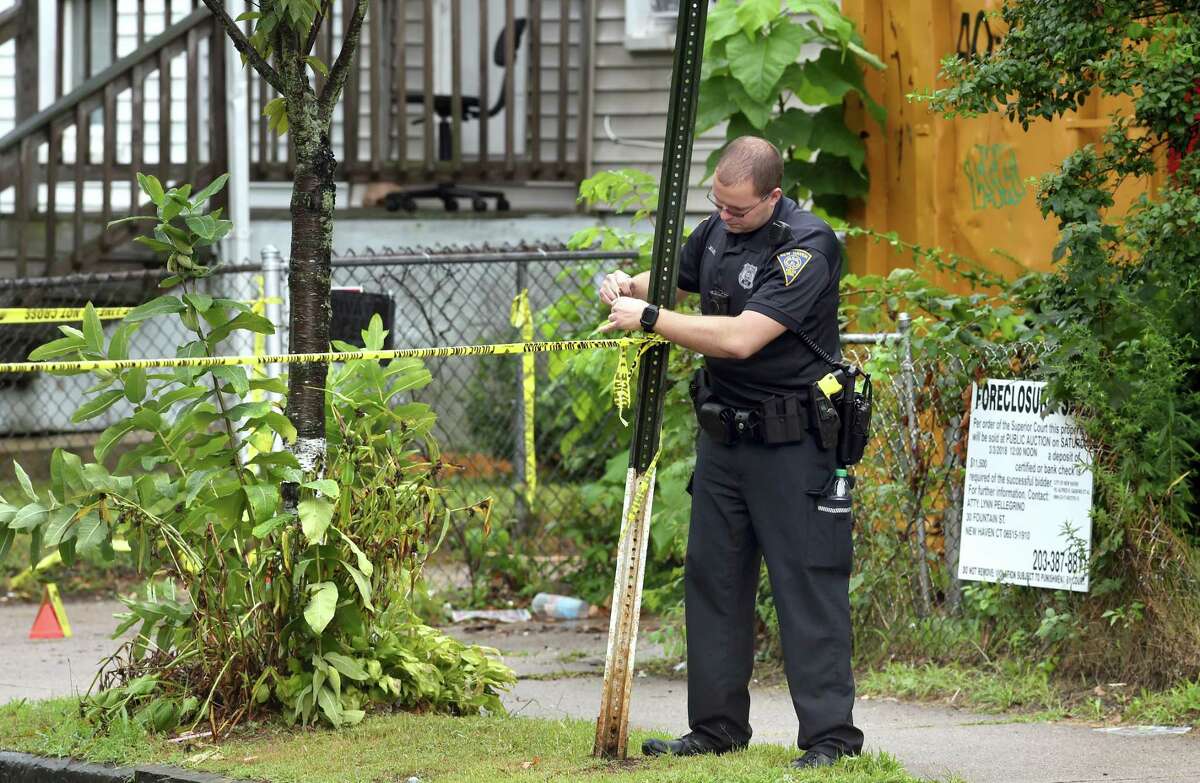 4 New Haven officers found a police captain shot on the street. They ...