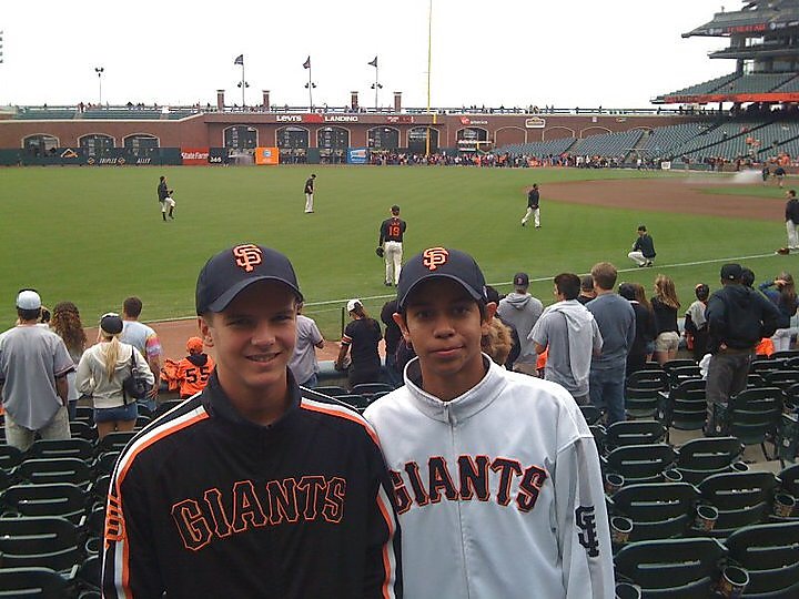 SF Giants Rookie Mauricio Dubon Proposes To Smokin' Hot GF At Disneyland  Paris