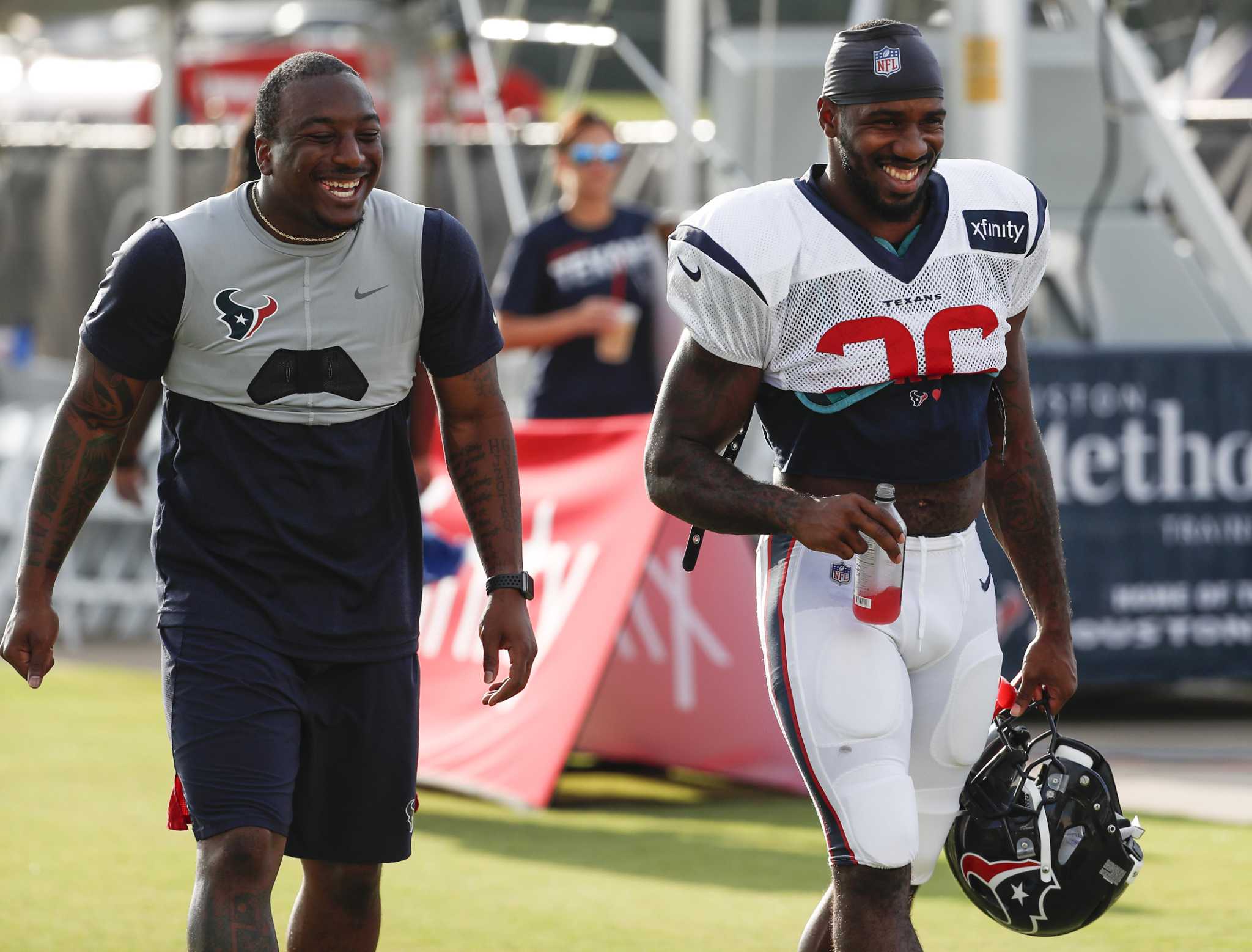 Texans' Duke Johnson practices for first time