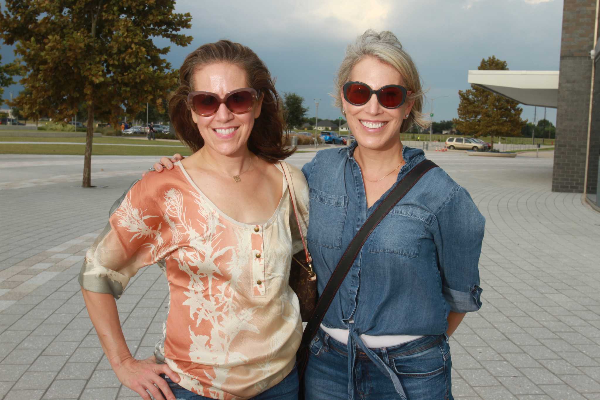Fans Turn Out As Lyle Lovett Brings His Large Band To Sugar Land Houstonchronicle Com