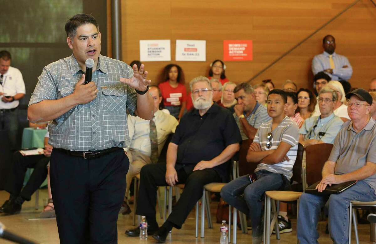 In the wake of two mass shootings that killed 31 and left dozens more wounded, District 8 Councilman Manny Pelaez hosted a series of town hall meetings on the issue of gun violence last August. (Kin Man Hui/San Antonio Express-News)