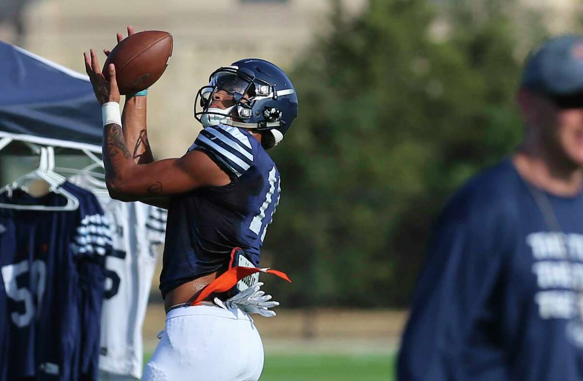 UTSA player Tykee Ogle-Kellogg (11) makes a catch during practice on Thursday, Aug. 15, 2019. Coach Frank Wilson and the team are gearing up for the start of their season when they play University of the Incarnate Word on August 31. (Kin Man Hui/San Antonio Express-News)
