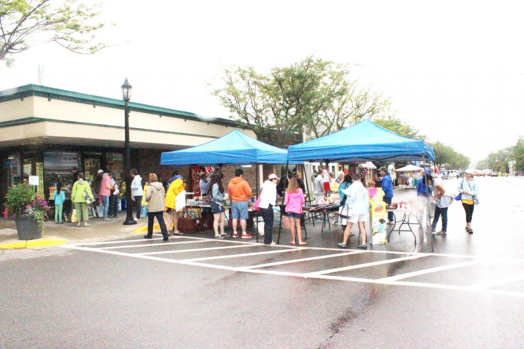 Frankfort Farmers Market brings out the crowds