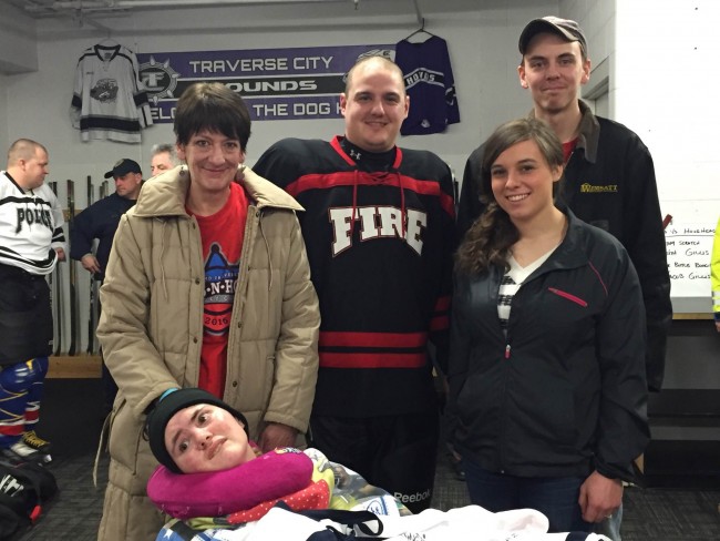 Charity hockey game raises more than $14,000 for Frankfort firefighter