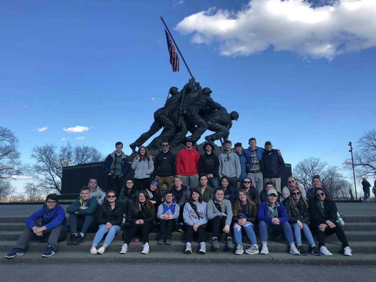 Frankfort seniors visit the World War II memorial. (Courtesy photo)