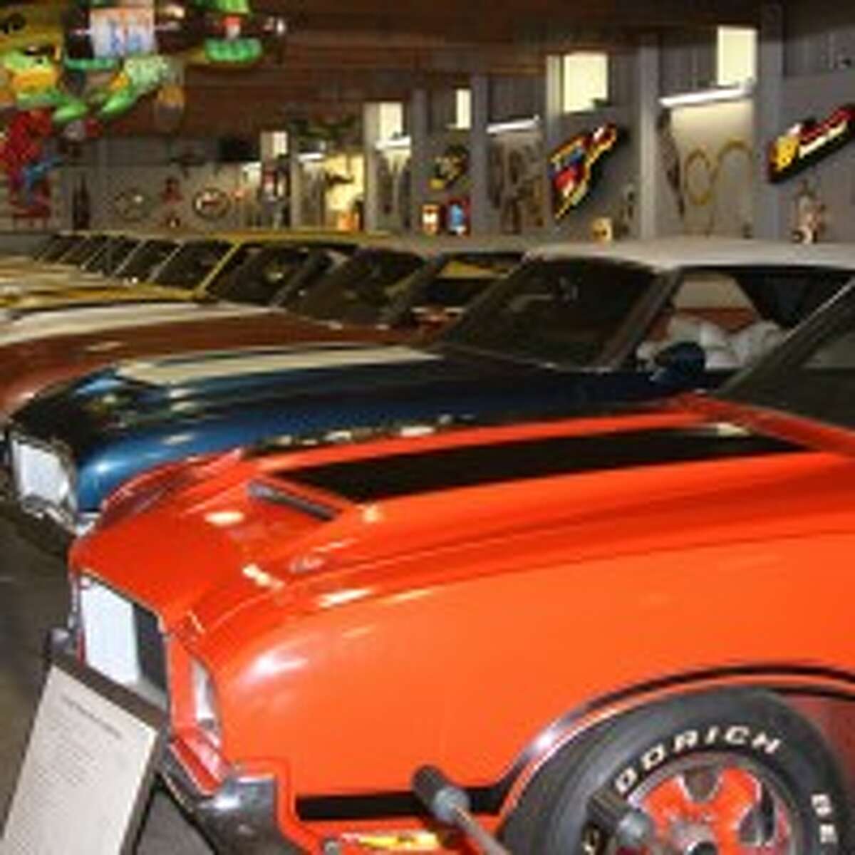 Classic Car Club of America rides through Frankfort