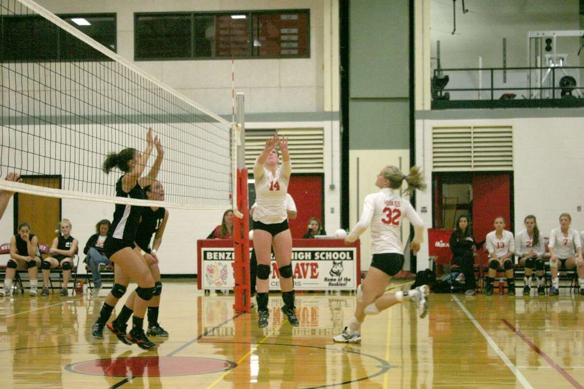 SET UP: Sophomore Molly Lehn (14) sets the ball up for junior Autumn Hagelstein (32) to spike it.