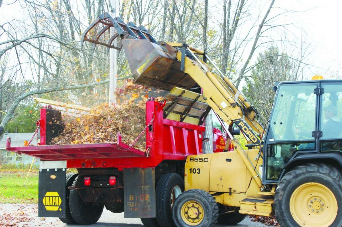 LEAF HAULING: A plow truck converted to haul leaves for the city’s fall leaf removal service is loaded up with yard waste. (Photo/Colin Merry)