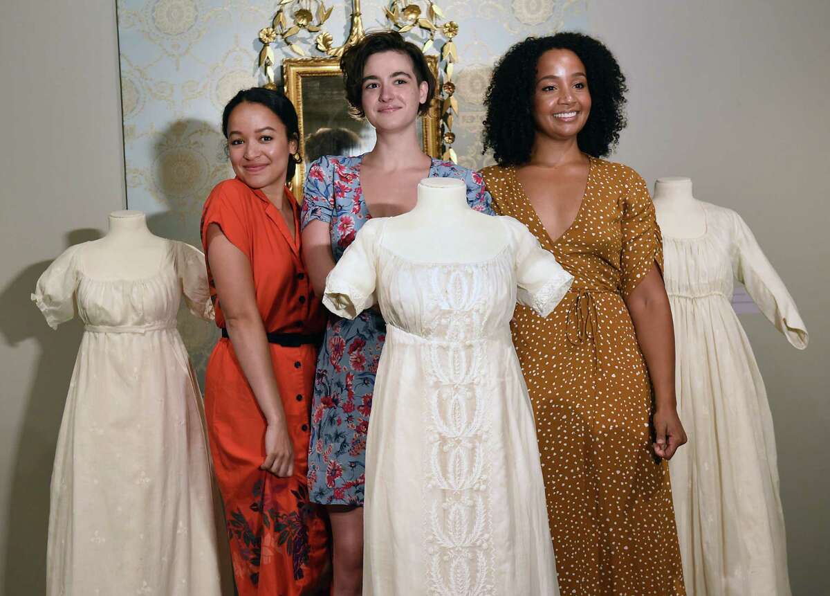 Hamilton Cast S Schuyler Sisters Visit Schuyler Sisters Exhibit