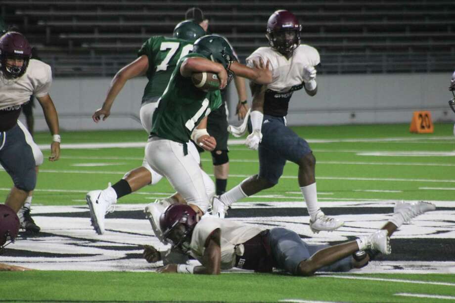 Lee S Quickness Proves To Be A Problem For Pasadena In Scrimmage