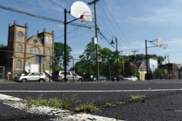 Community Rallies To Fix Basketball Courts In Stamford S South End Ctinsider Com
