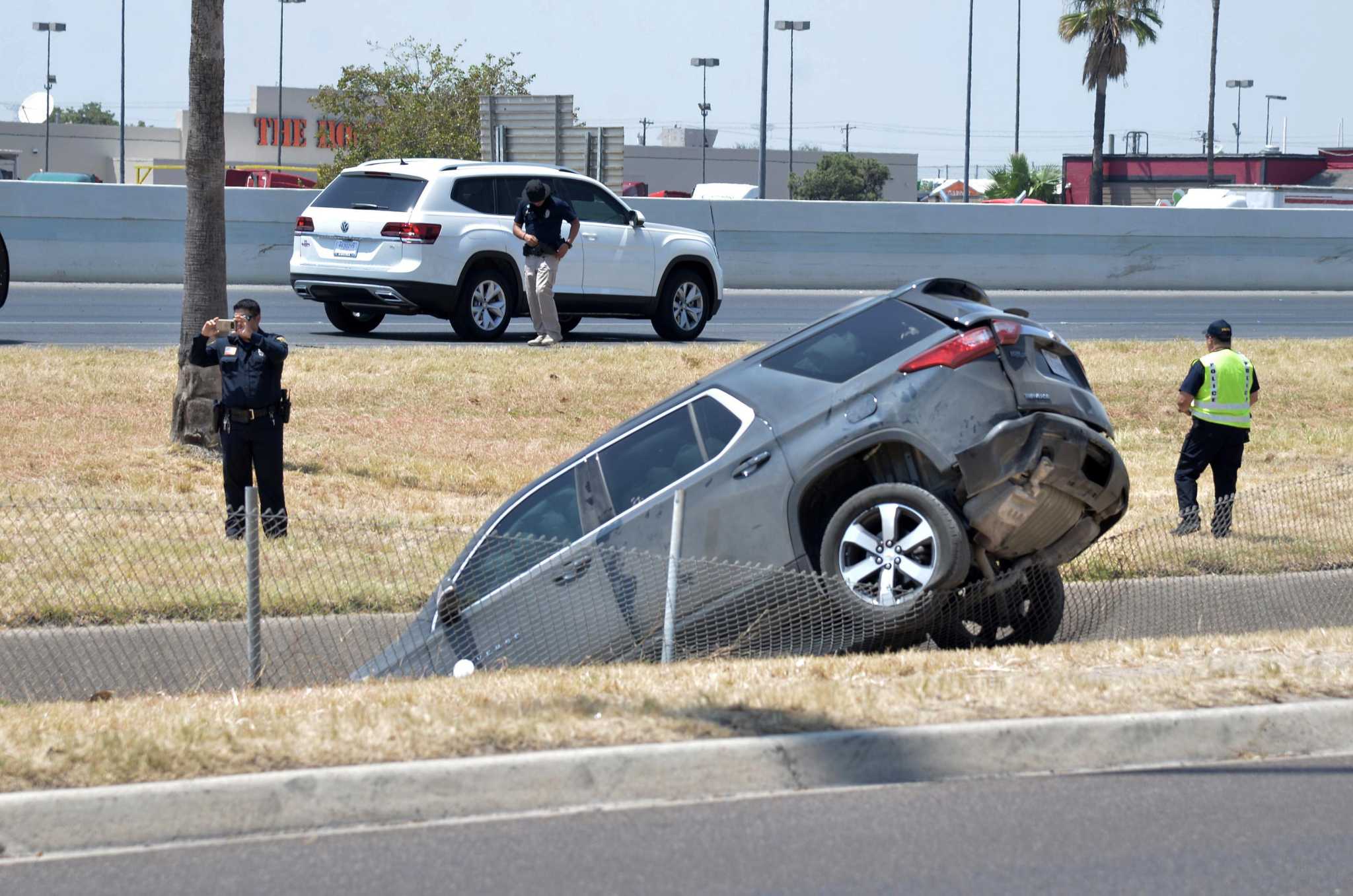 LPD One dead, others injured in threevehicle rollover near Mall del Norte