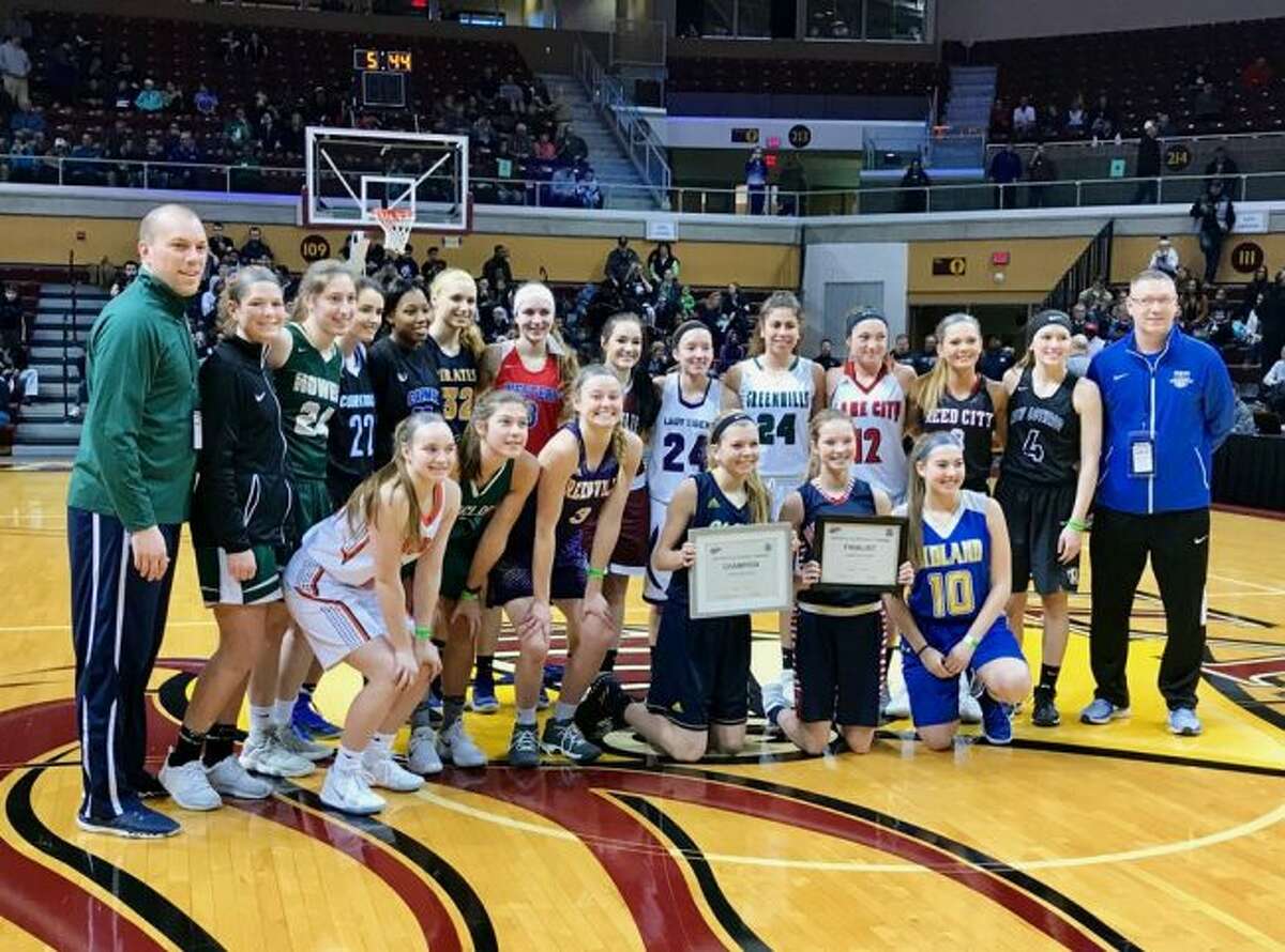 Kamryn Myers (last row, third from right) was in the state's 3-point shooting contest.