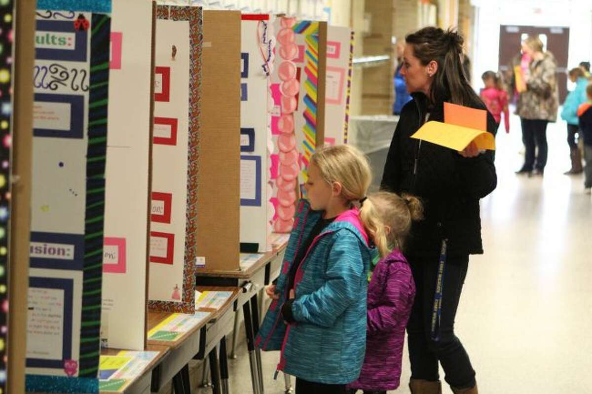 Evart Elementary's Family Fun Night highlights science fair, Star Lab