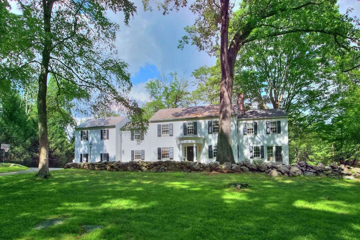 On the Market: Classic colonial close to hiking trails