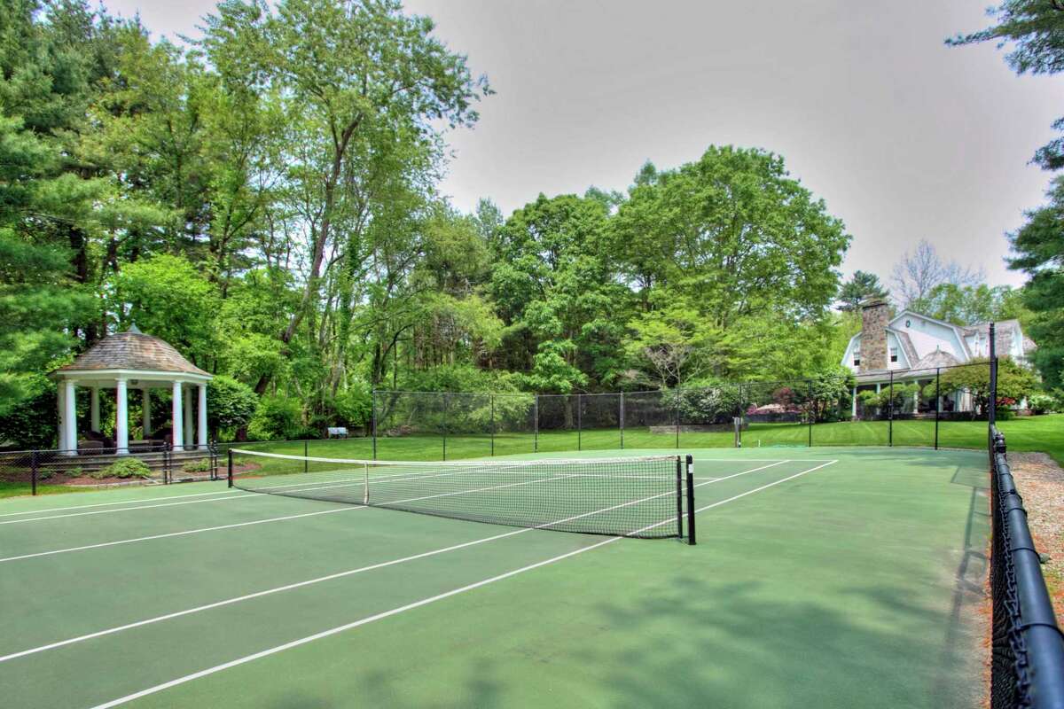 On the Market Nantucketstyle ideal for entertaining