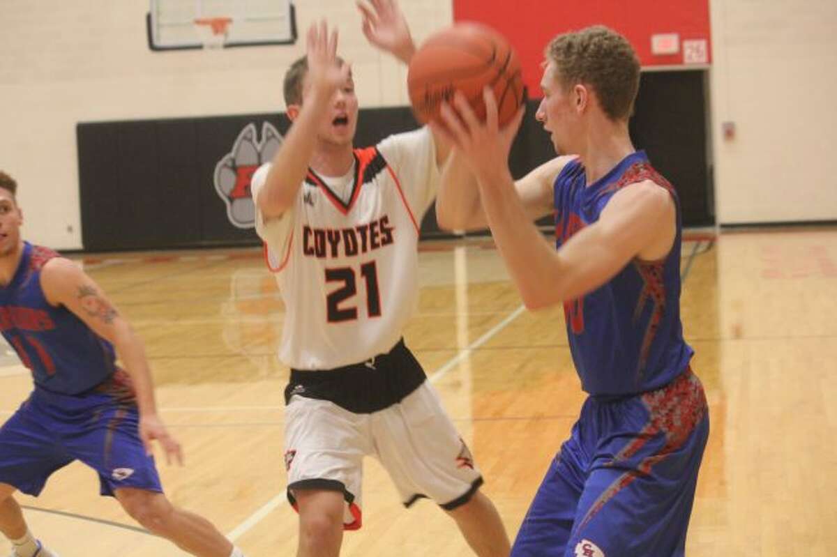 Reed City's Cody Kailing (21) looks to make the defensive play.