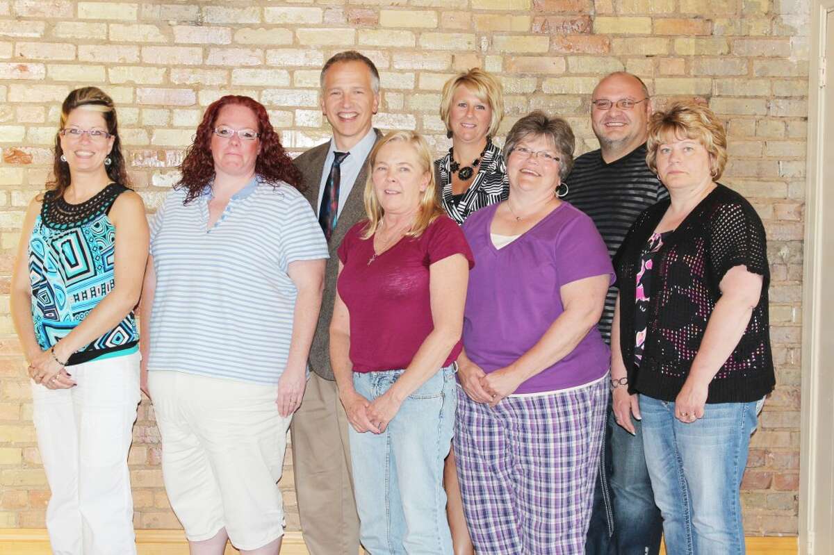 GRADUATES: (RIGHT) Members of the Osceola Leadership Summit including Al Weinberg, Carey Johnson, Eric Schmidt, Karen Copeman, Stacie Dvonch, Robbie Forman, Rosie McKinstry and Jill Halladay pose for a photo after receiving their awards. (Herald Review photo/Karin Armbruster)