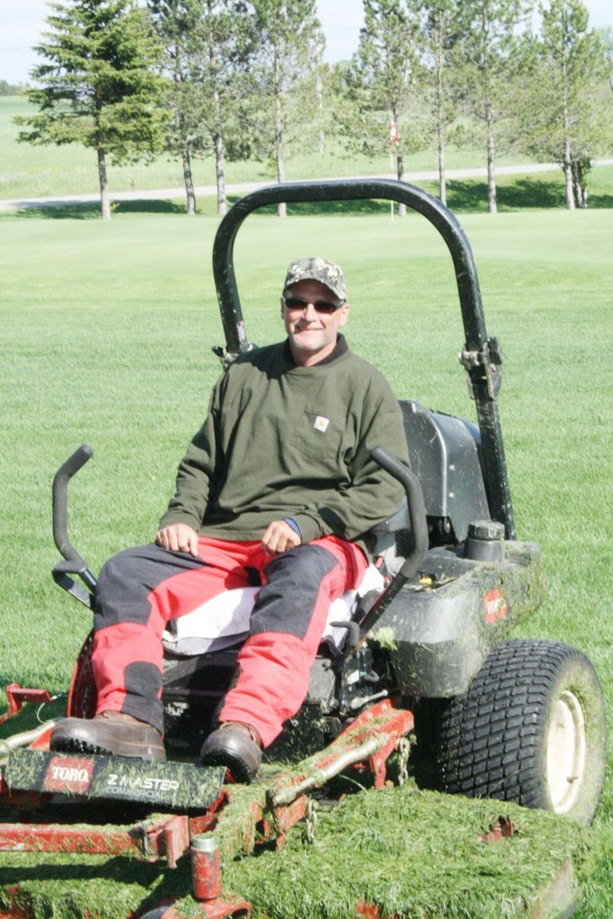 SUMMER SEASON: Ken Kanouse gets ready for maintenance duty at Tustin Trails Course. (Herald Review photo/John Raffel)