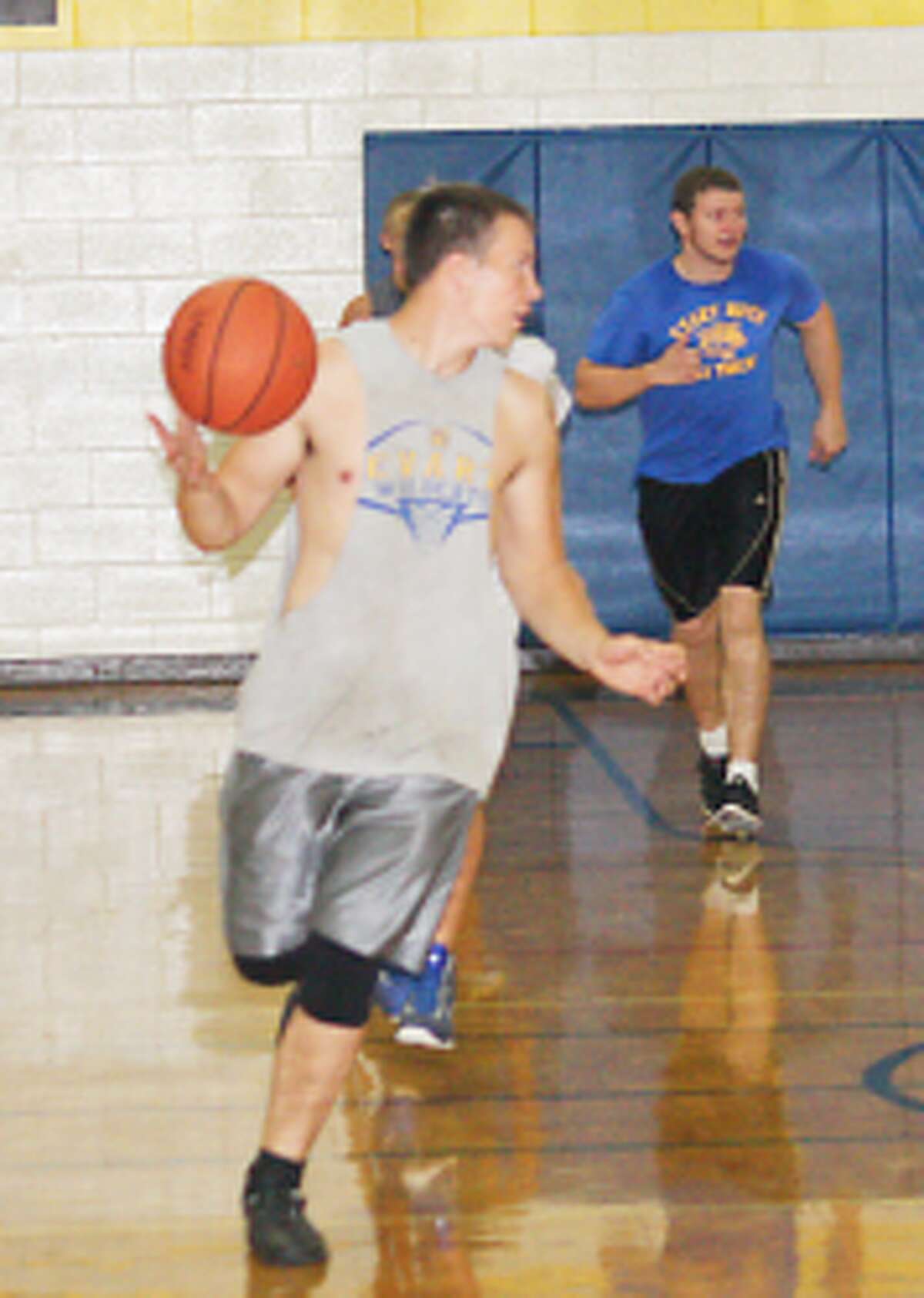 Staying in shape: Evart football players stayed in shape last week with a game of basketball. (Herald Review/John Raffel)