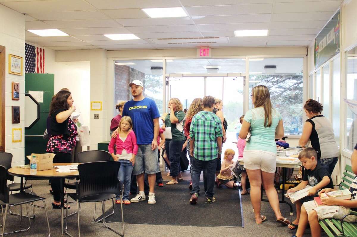 Pine River Area Elementary School in LeRoy welcomes parents and children to the building. The school will host kindergarten through third grade students and is now the only elementary building in the district following the closing of Tustin and Luther elementary schools. (Herald Review photo/Karin Armbruster)